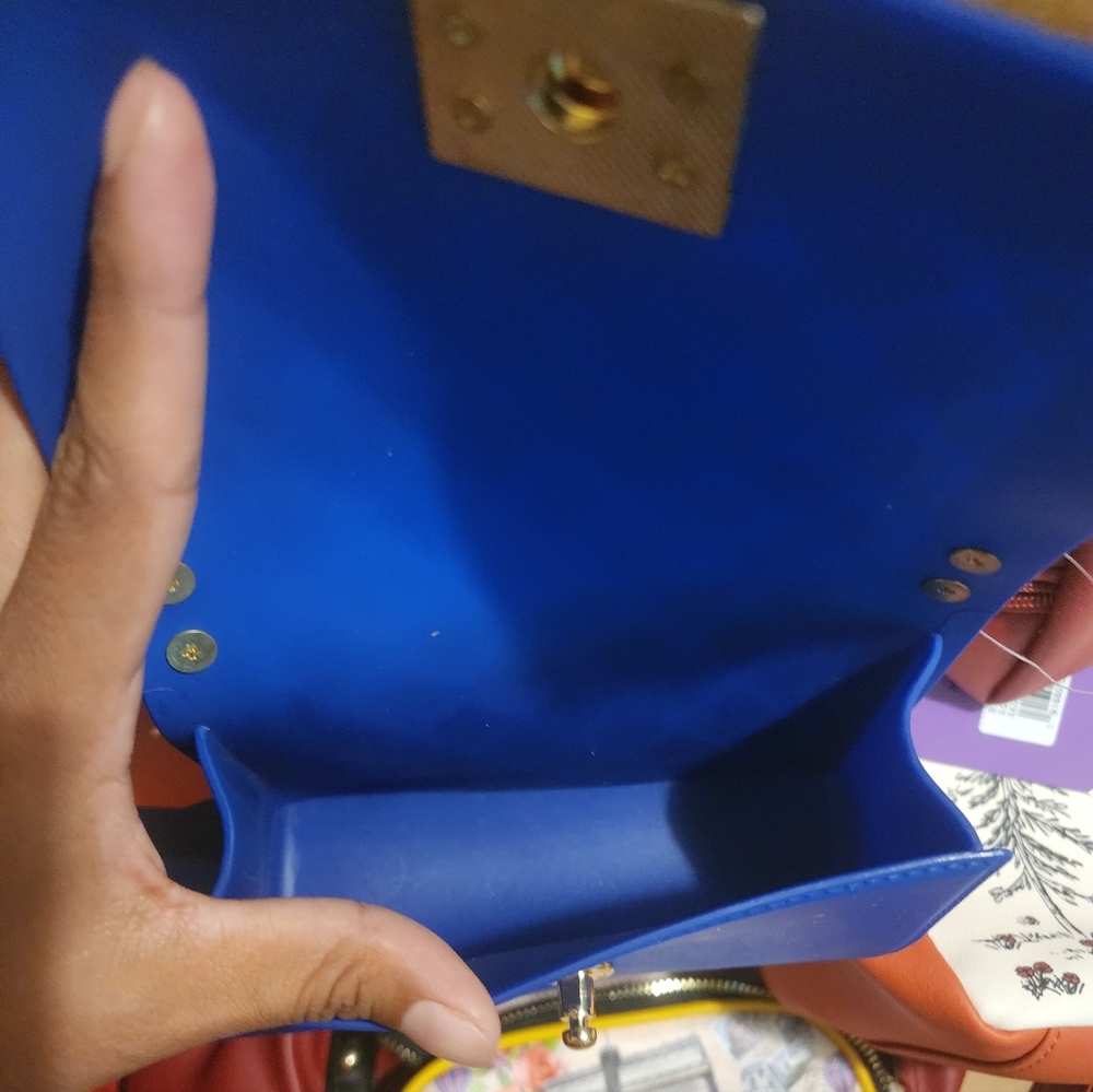 Crossbody - Picture 5 of 5